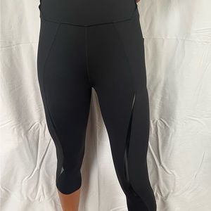 Lululemon gloss trim run SHR crop 17” leggings